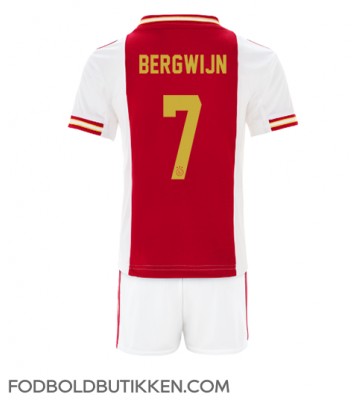 Ajax Steven Bergwijn #7 Hjemmebanetrøje Børn 2022-23 Kortærmet (+ Korte bukser)
